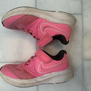 Nike Toddler Girls Pink and Black Athletic Sneakers with Velcro. Size 11 Toddler